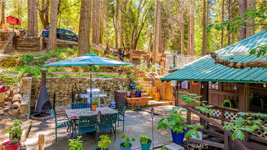 49988 Locust Road Oakhurst, CA 93644 - Photo 12 of 35 an outdoor space with seating