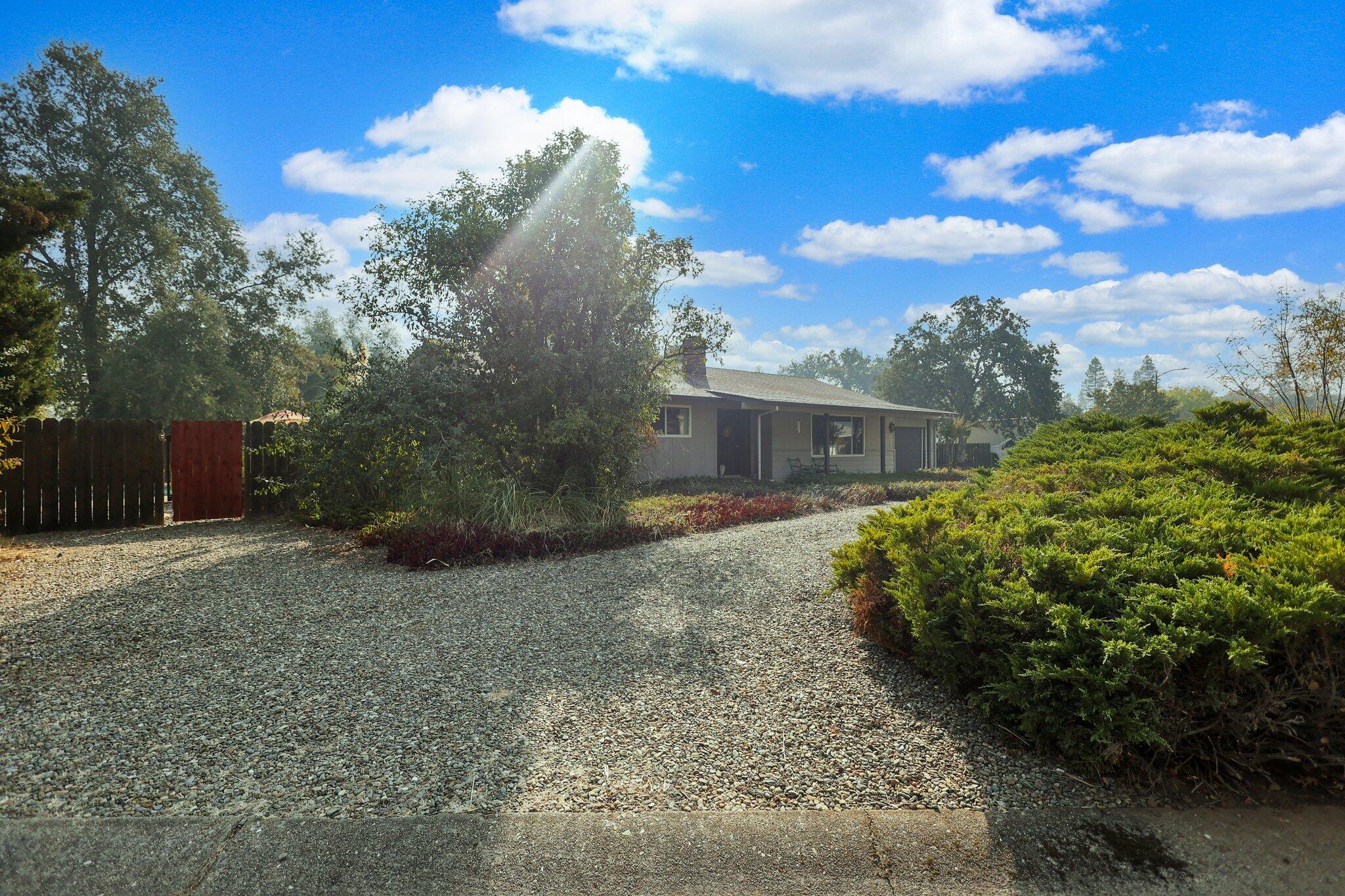 6825 Riata Drive Redding, CA 96002 - Photo 21 of 22 27-web-or-mls-8Q0A8579