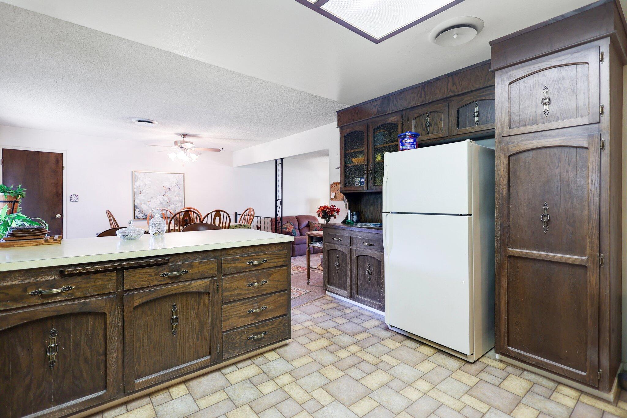 6825 Riata Drive Redding, CA 96002 - Photo 5 of 22 2-web-or-mls-8Q0A8353