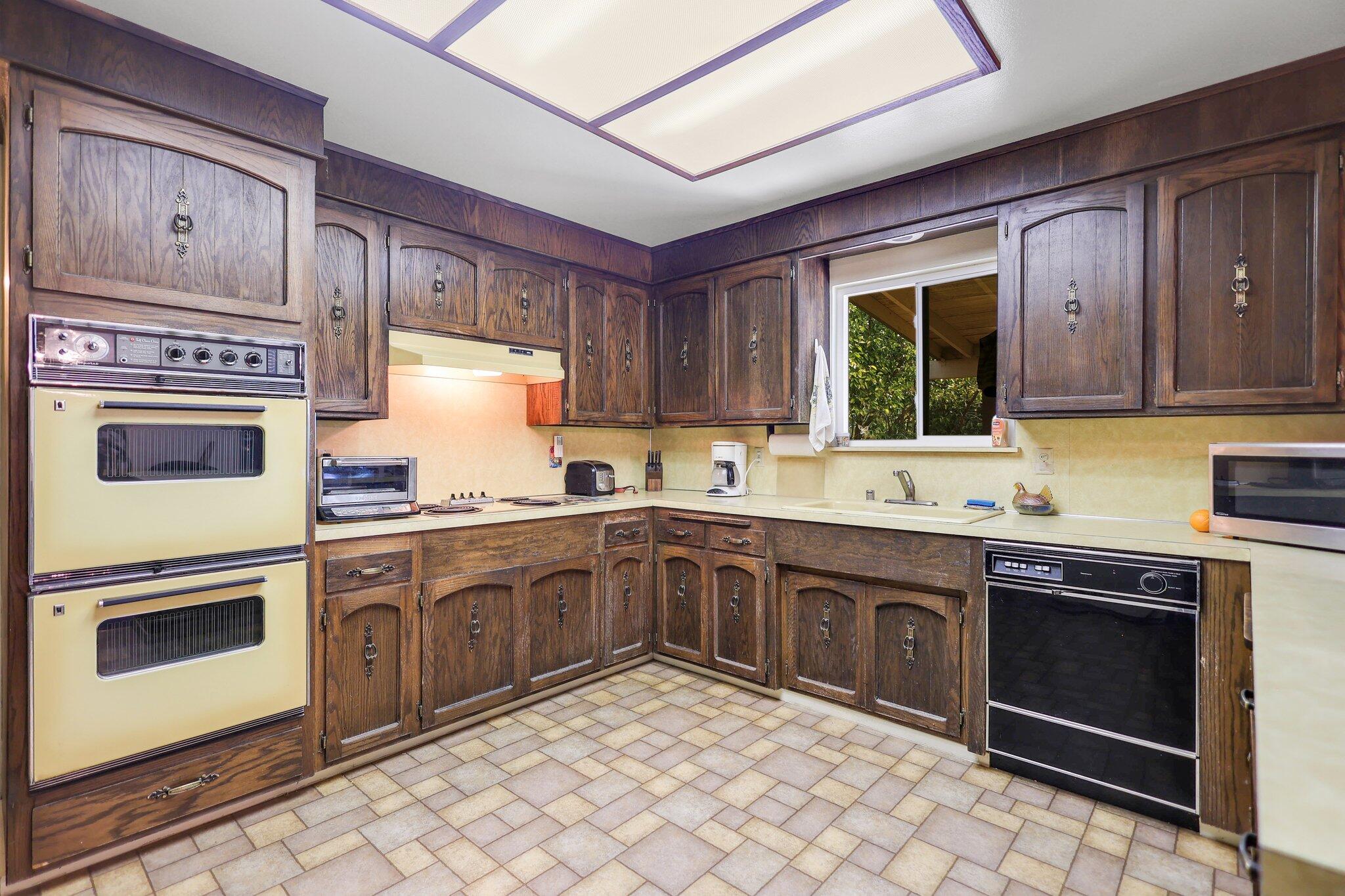 6825 Riata Drive Redding, CA 96002 - Photo 6 of 22 3-web-or-mls-8Q0A8358