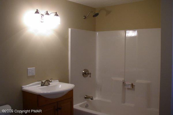 712 Sheffick Road Gouldsboro, PA 18424 - Photo 3 of 16 Full Bath
