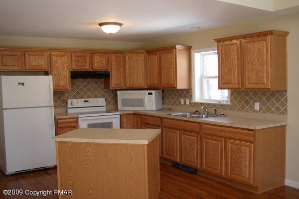 712 Sheffick Road Gouldsboro, PA 18424 - Photo 7 of 16 Kitchen