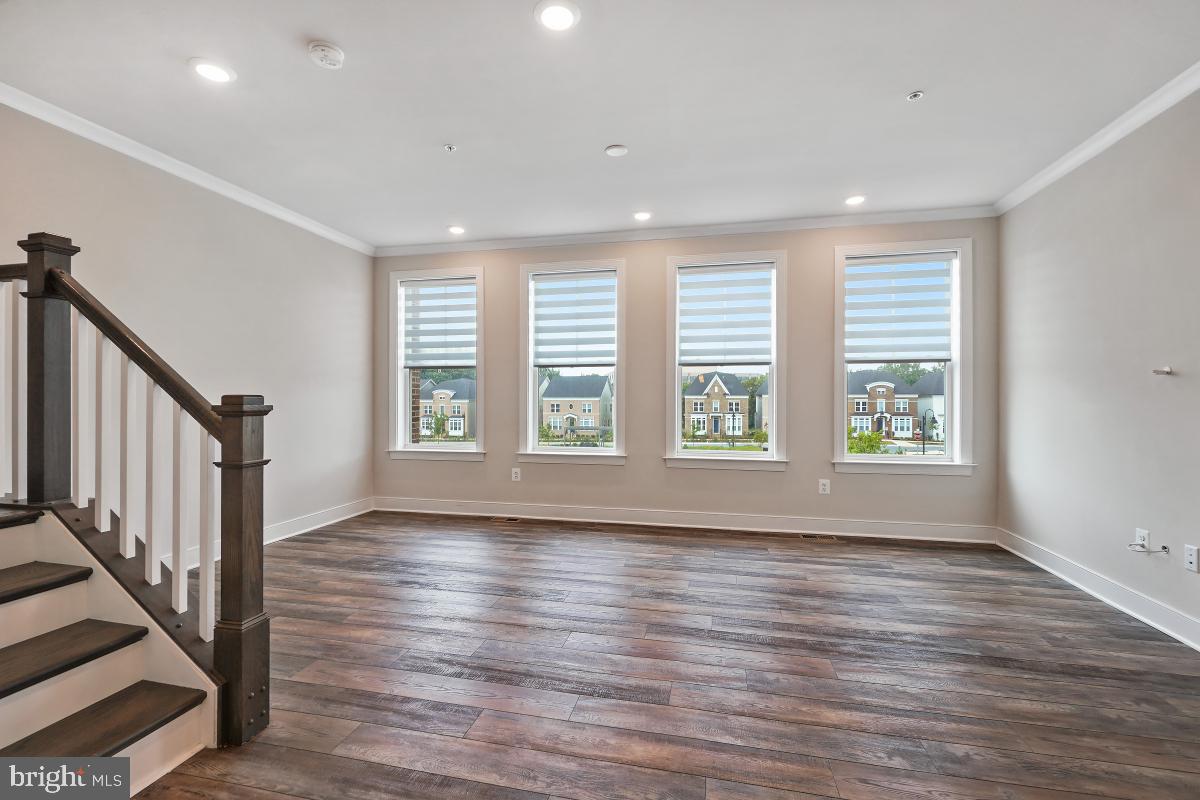 207 Armstrong Place Gaithersburg, MD 20878 - Photo 23 of 54 Living Room
