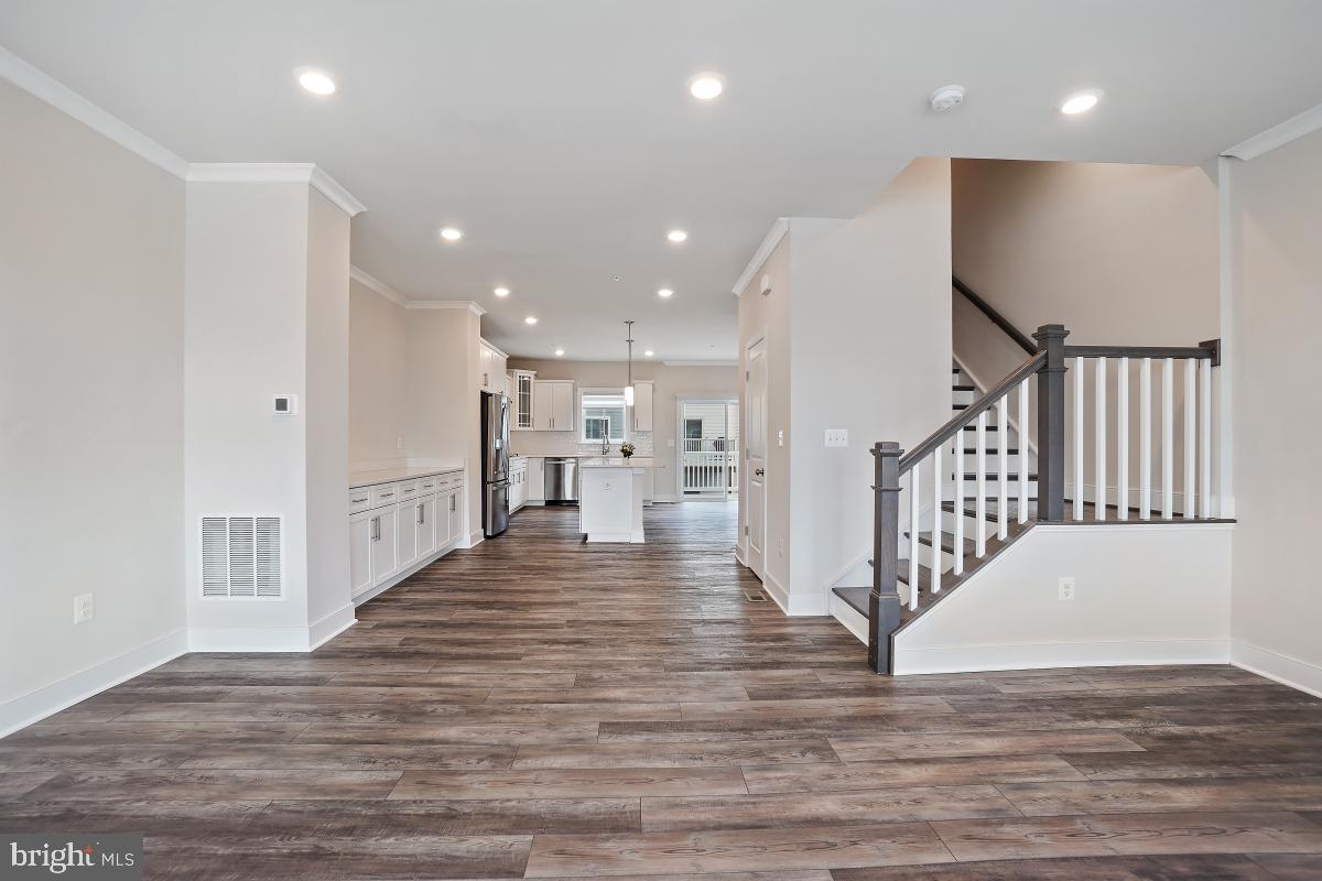 207 Armstrong Place Gaithersburg, MD 20878 - Photo 24 of 54 Living Room