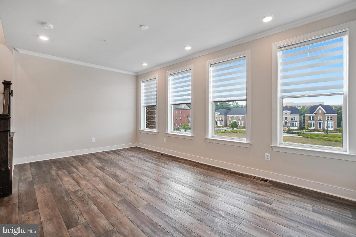 207 Armstrong Place Gaithersburg, MD 20878 - Photo 25 of 54 Living Room