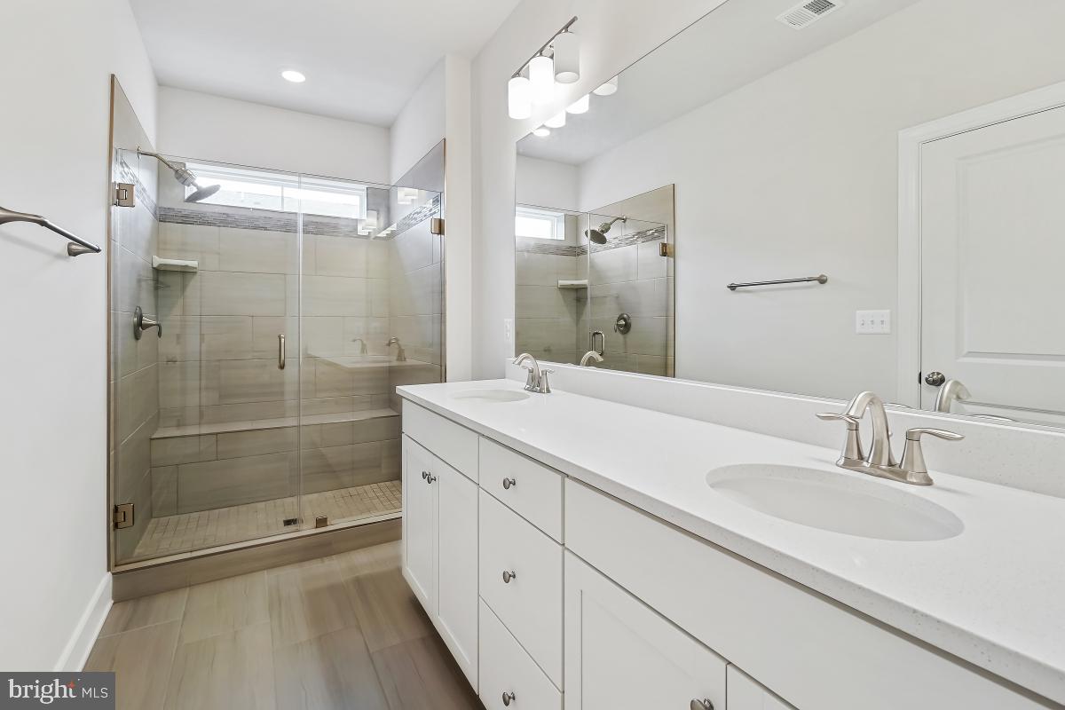 207 Armstrong Place Gaithersburg, MD 20878 - Photo 33 of 54 Primary Bathroom