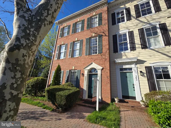 $6,000 | 301 Hillwood Avenue, Falls Church, VA 22046