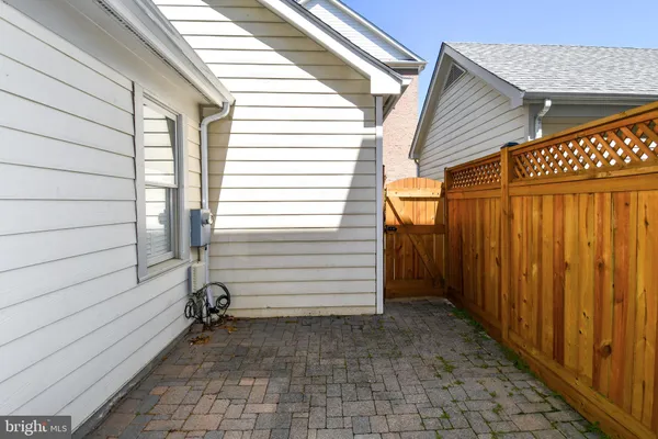 $6,000 | 301 Hillwood Avenue, Falls Church, VA 22046