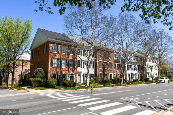 $6,000 | 301 Hillwood Avenue, Falls Church, VA 22046