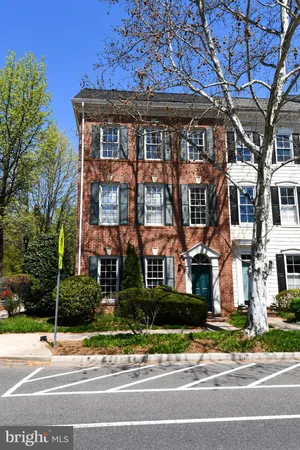 $6,000 | 301 Hillwood Avenue, Falls Church, VA 22046