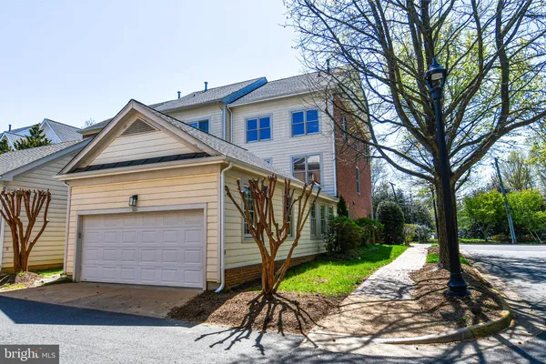$6,000 | 301 Hillwood Avenue, Falls Church, VA 22046