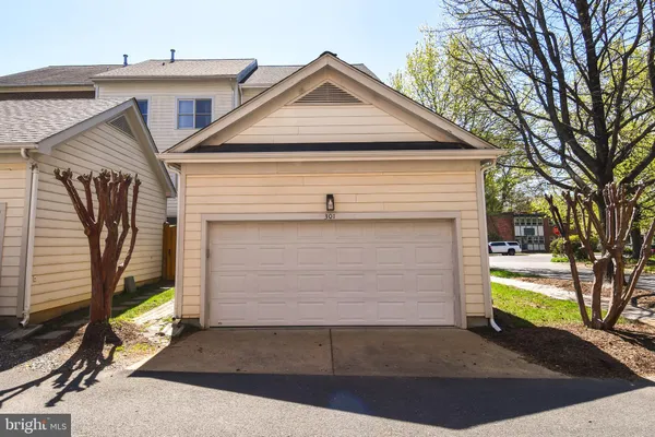 $6,000 | 301 Hillwood Avenue, Falls Church, VA 22046