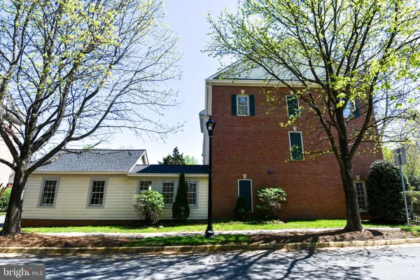 $6,000 | 301 Hillwood Avenue, Falls Church, VA 22046