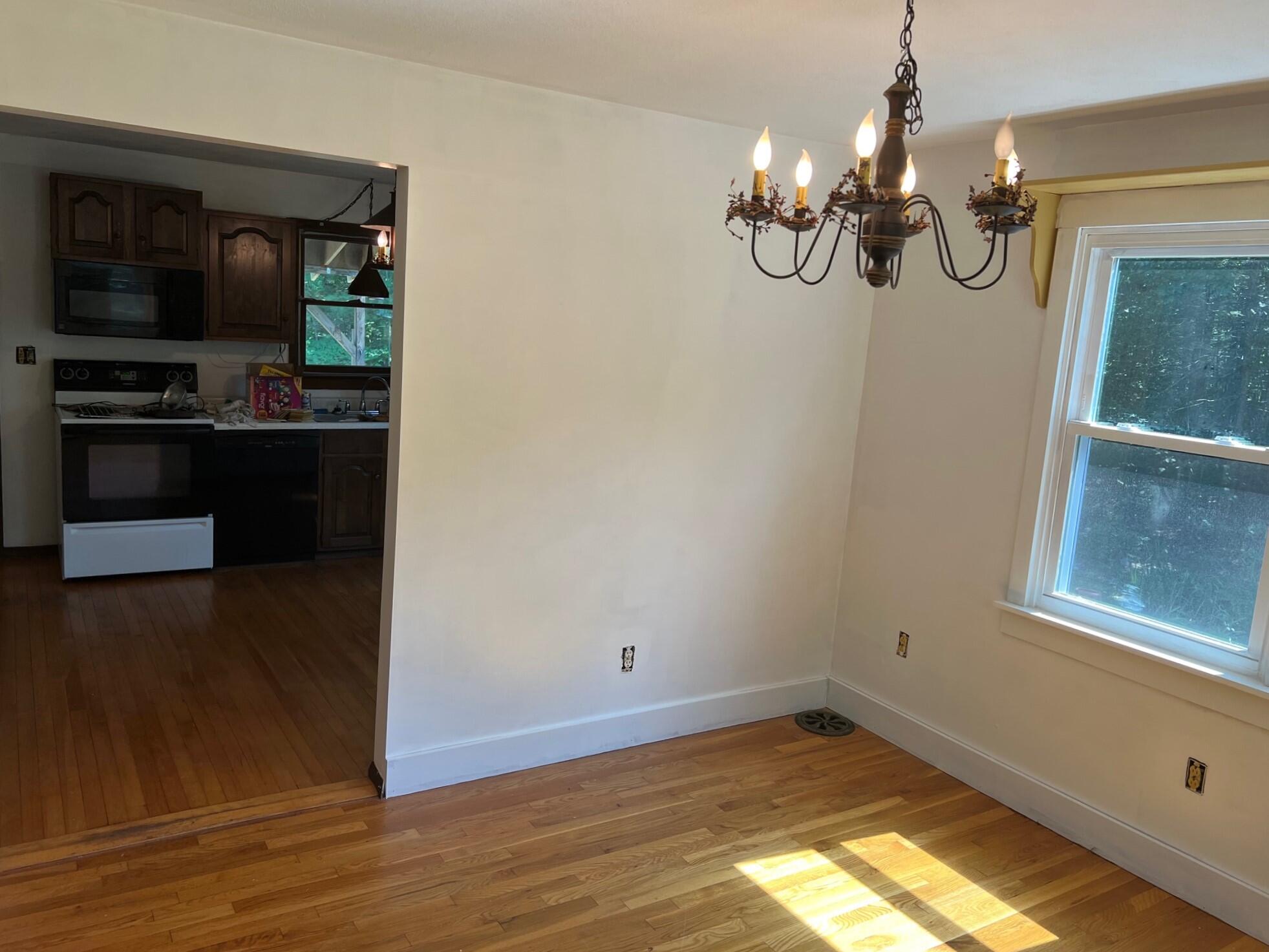 30 County Road Cape Neddick, ME 03902 - Photo 17 of 39 Dining room