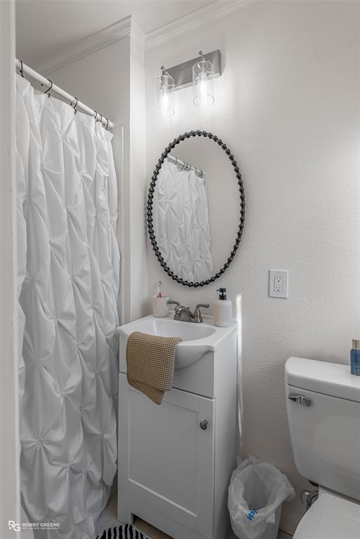 146 Bolinger Hill Road Plain Dealing, LA 71064 - Photo 21 of 32 a bathroom with a toilet and a sink