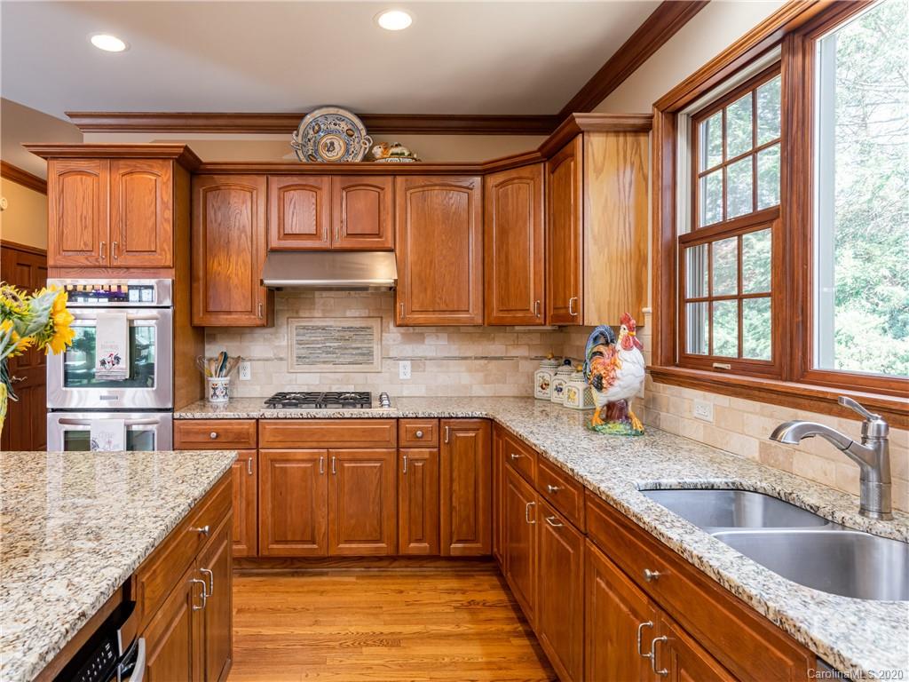 115 Little Cherokee Ridge Hendersonville, NC 28739 - Photo 11 of 48 Gallery Image 11