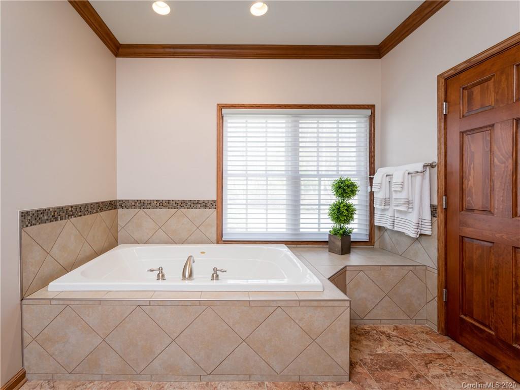 115 Little Cherokee Ridge Hendersonville, NC 28739 - Photo 19 of 48 Gallery Image 19