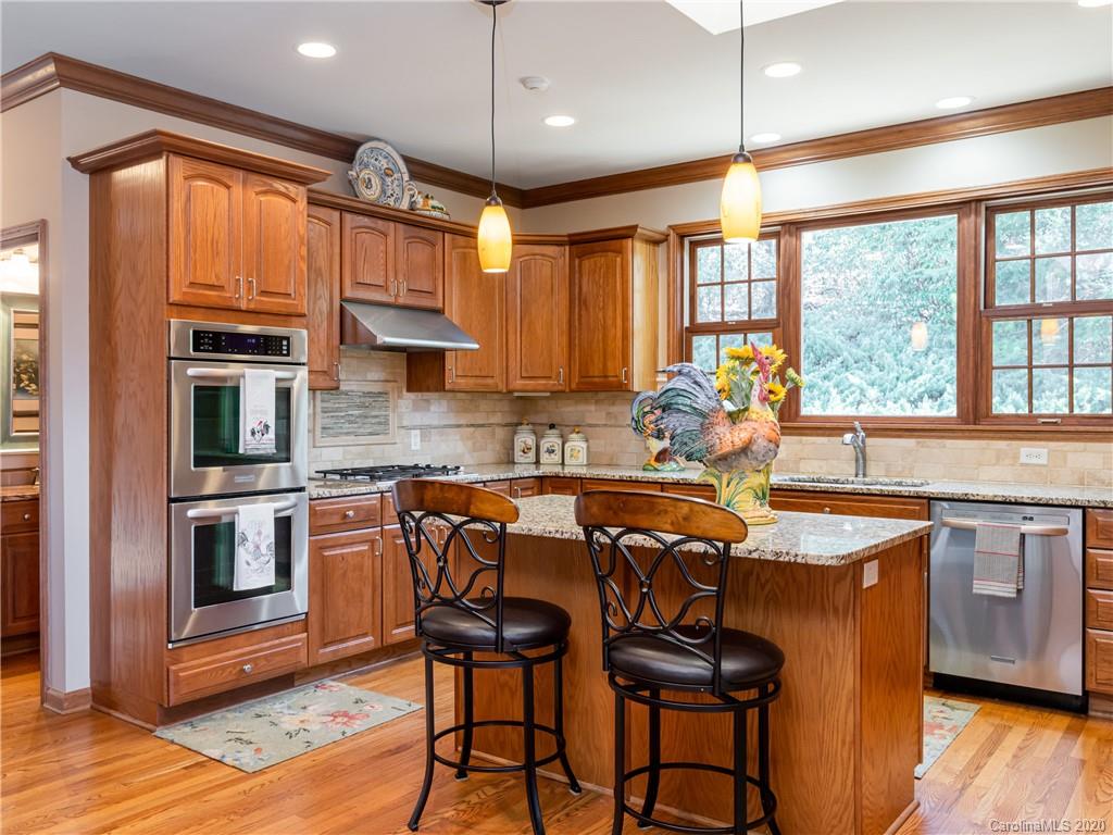 115 Little Cherokee Ridge Hendersonville, NC 28739 - Photo 9 of 48 Gallery Image 9