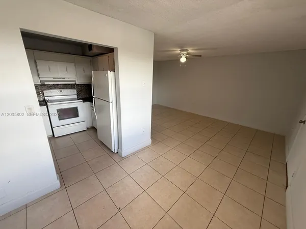 $1,900 | 6675 West 4th Avenue, Unit 402, Hialeah, FL 33012