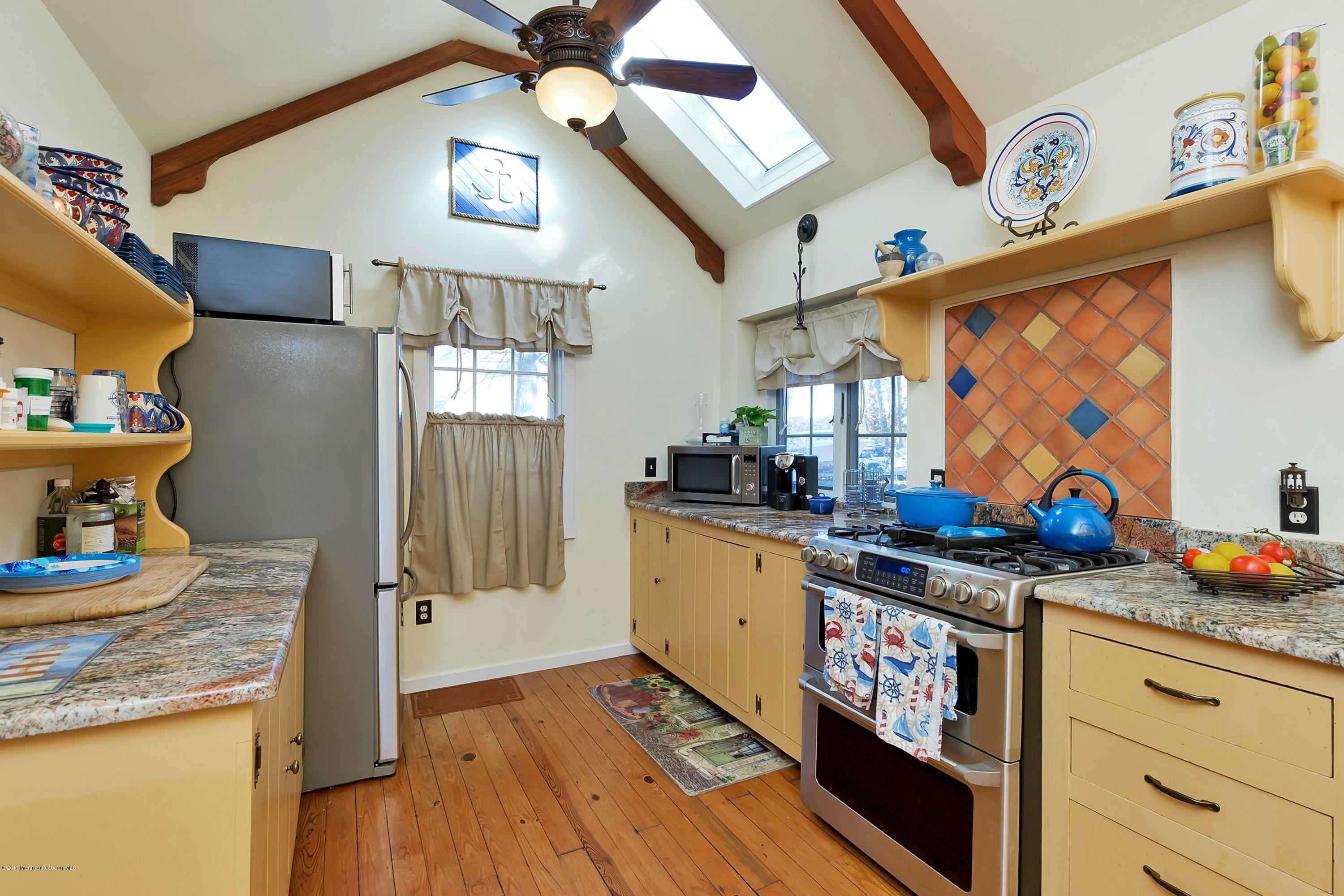 357 Rancocas Drive Brick, NJ 08724 - Photo 5 of 22 Sunny and Bright kitchen