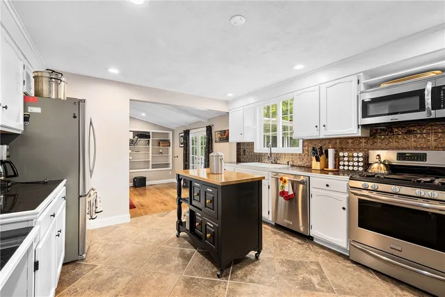 $3,850 | 36 Daniel Drive, North Kingstown, RI 02852