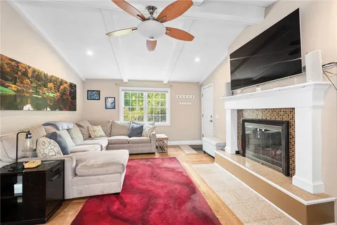 $3,850 | 36 Daniel Drive, North Kingstown, RI 02852