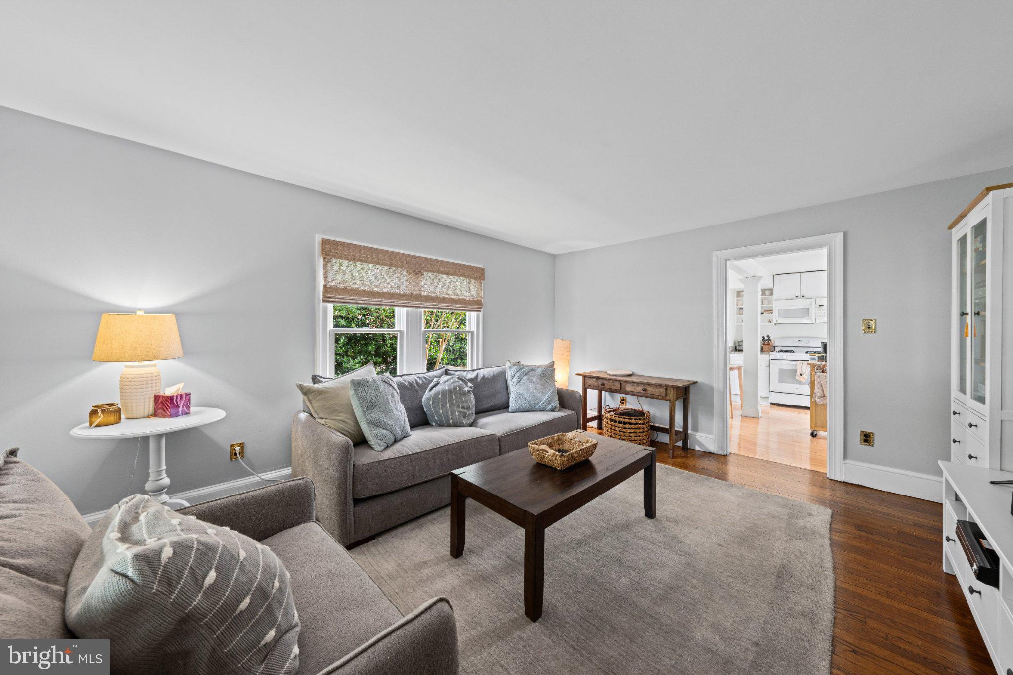 703 Dranesville Road Herndon, VA 20170 - Photo 6 of 35 Bright and inviting living space.