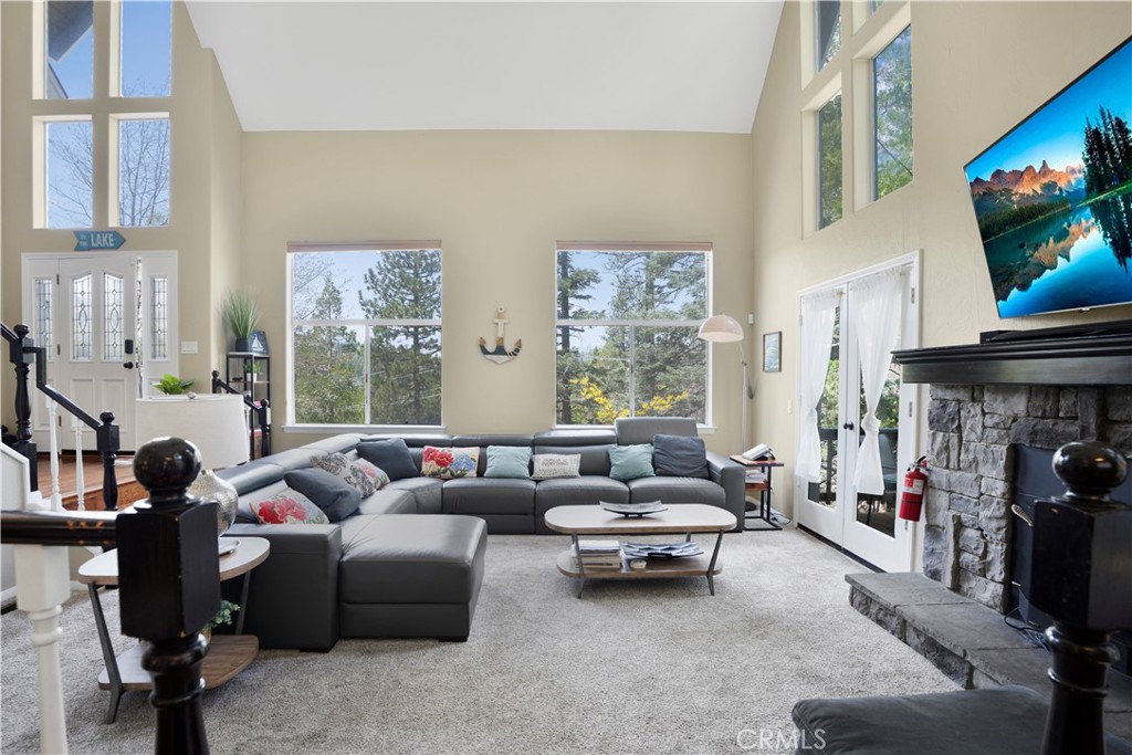 163 South Grass Valley Road Lake Arrowhead, CA 92391 - Photo 7 of 35