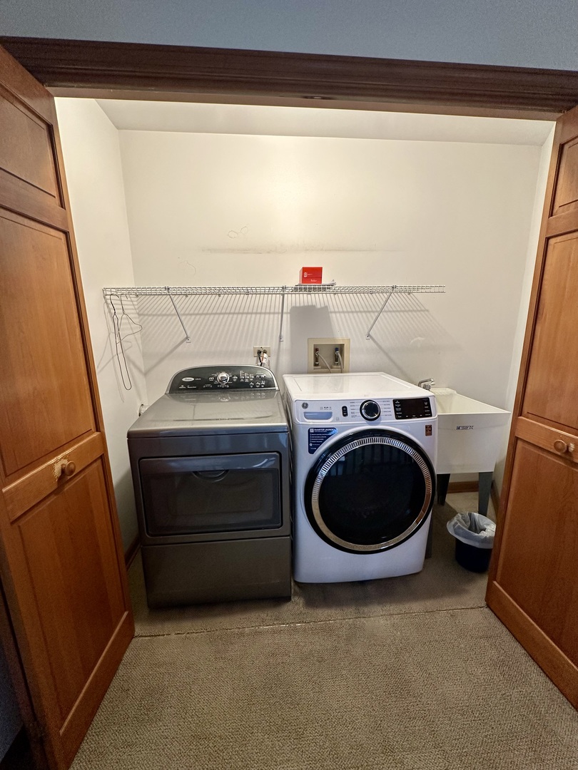 4216 White Ash Road Crystal Lake, IL 60014 - Photo 22 of 34 a utility room with dryer and washer