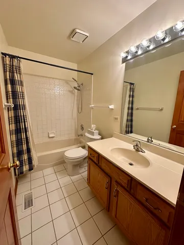 $349,000 | 4216 White Ash Road, Crystal Lake, IL 60014