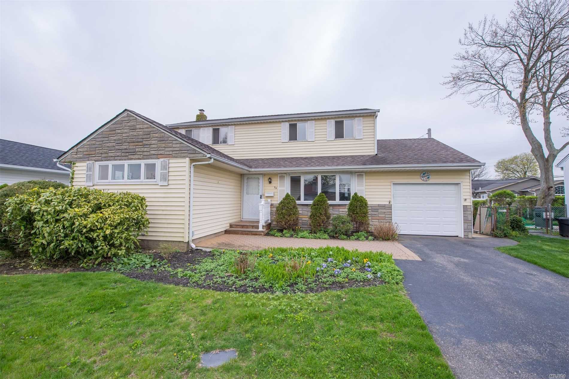 54 Devon Road Bethpage, NY 11714 - Photo 1 of 1