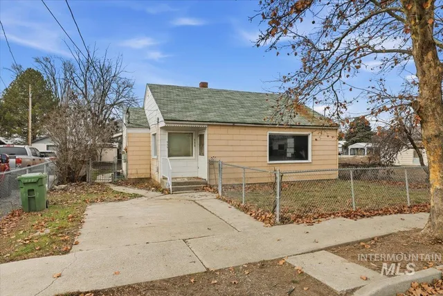 $214,900 | 555 15th Street, Vale, OR 97918