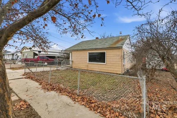 $198,900 | 555 15th Street, Vale, OR 97918