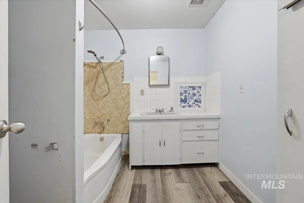 $198,900 | 555 15th Street, Vale, OR 97918