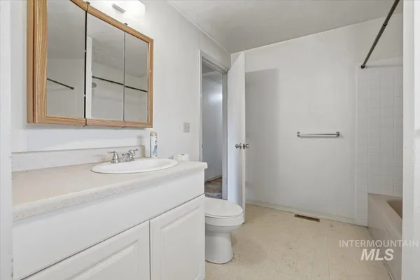 $198,900 | 555 15th Street, Vale, OR 97918