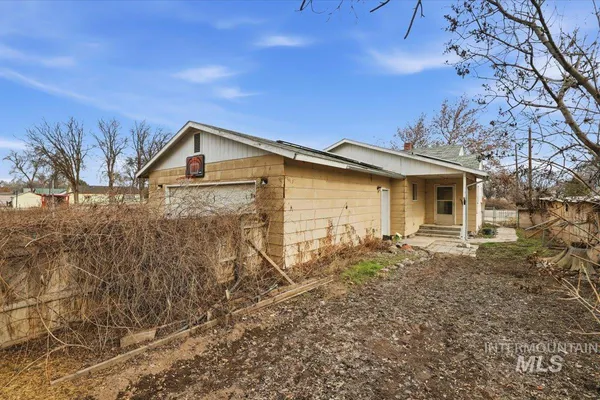 $198,900 | 555 15th Street, Vale, OR 97918