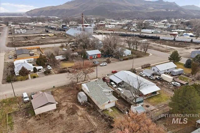 $214,900 | 555 15th Street, Vale, OR 97918