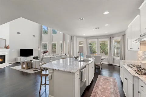 $950,000 | 15504 Cabrillo Way, Austin, TX 78738