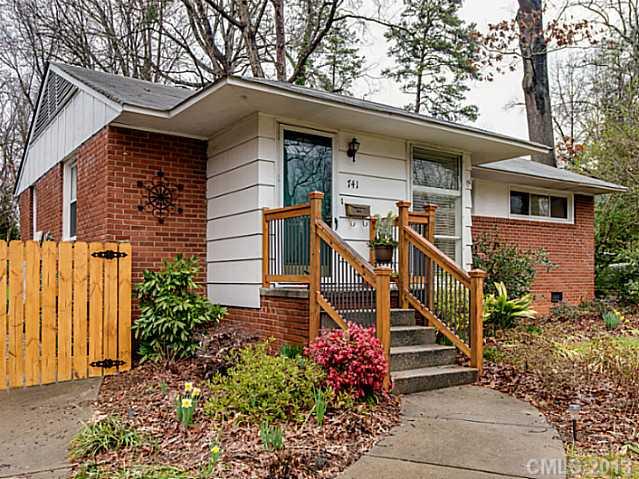 741 Manhasset Road Charlotte, NC 28209 - Photo 2 of 16