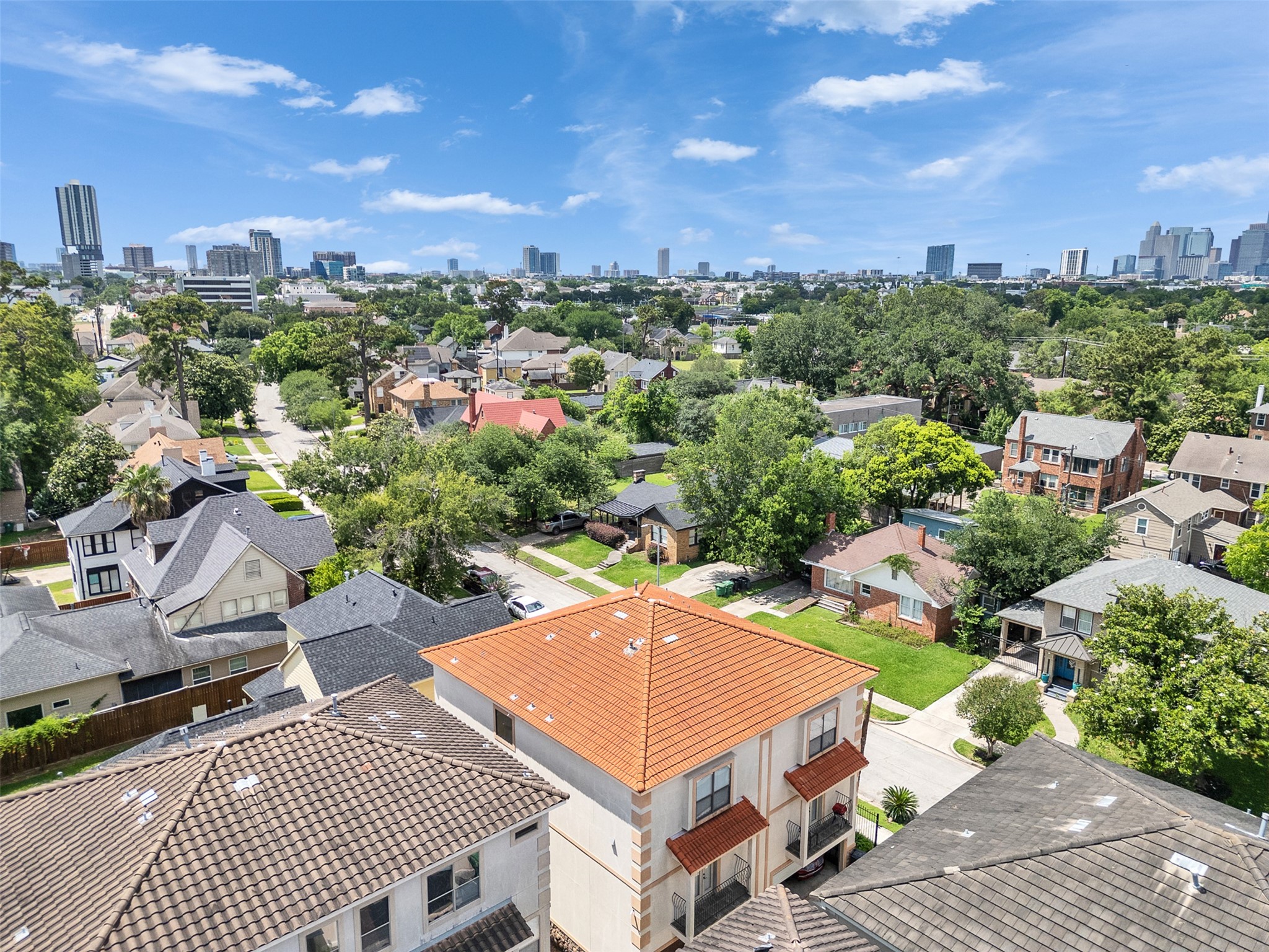 2540 Prospect Street, Unit B Houston, TX 77004 - Photo 35 of 37 a view of a city from a terrace