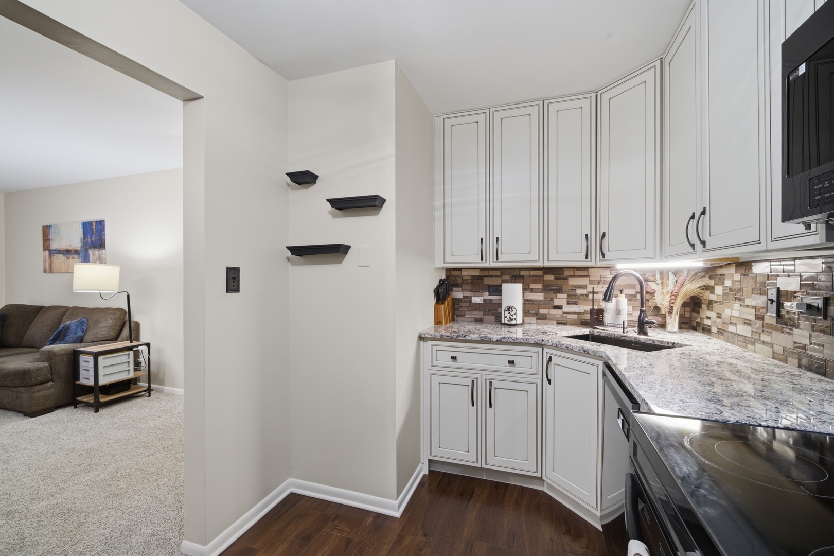 607 West Central Road, Unit 1A Mount Prospect, IL 60056 - Photo 5 of 14