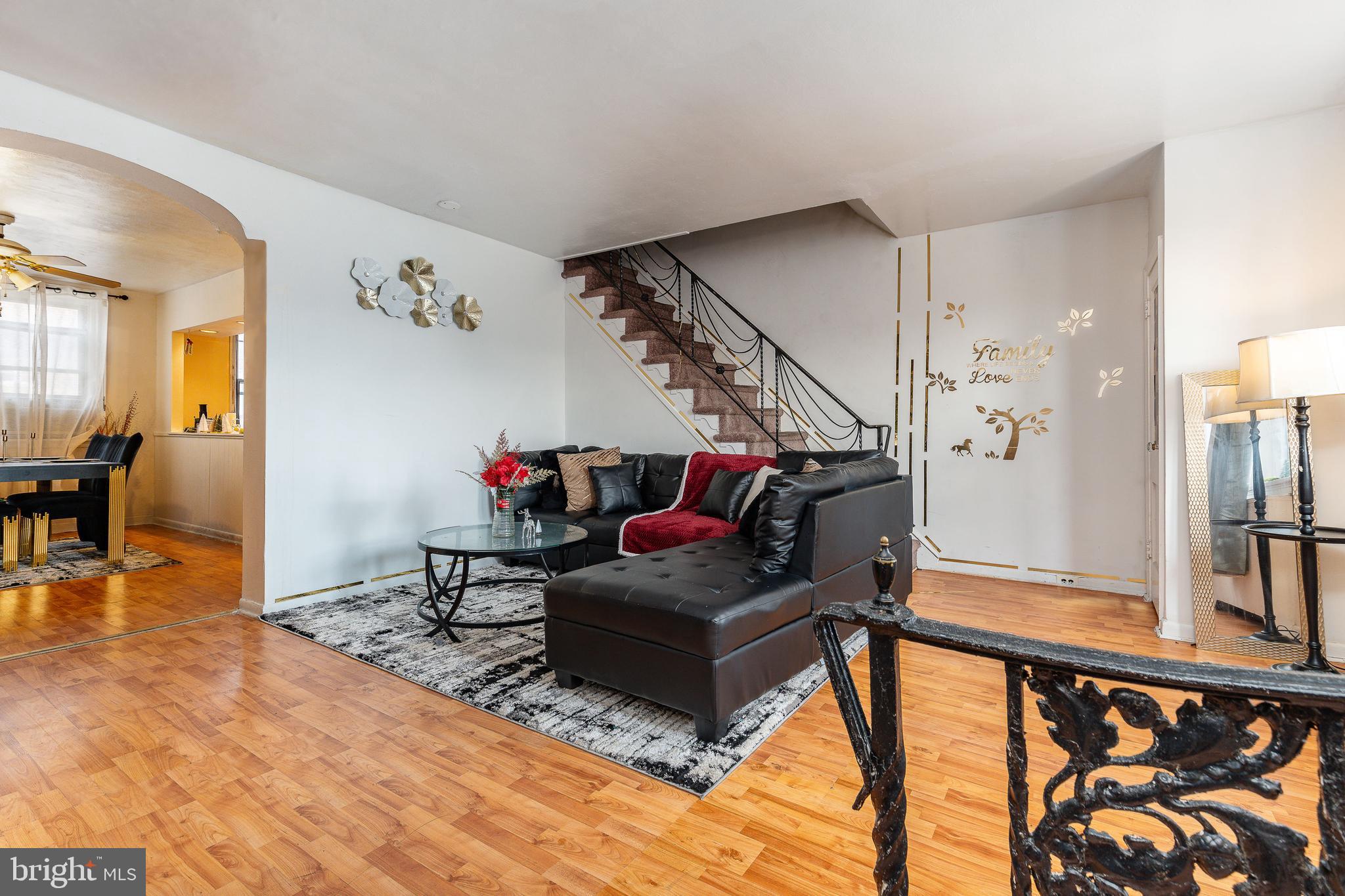 6282 Souder Street Philadelphia, PA 19149 - Photo 2 of 18 LIving room