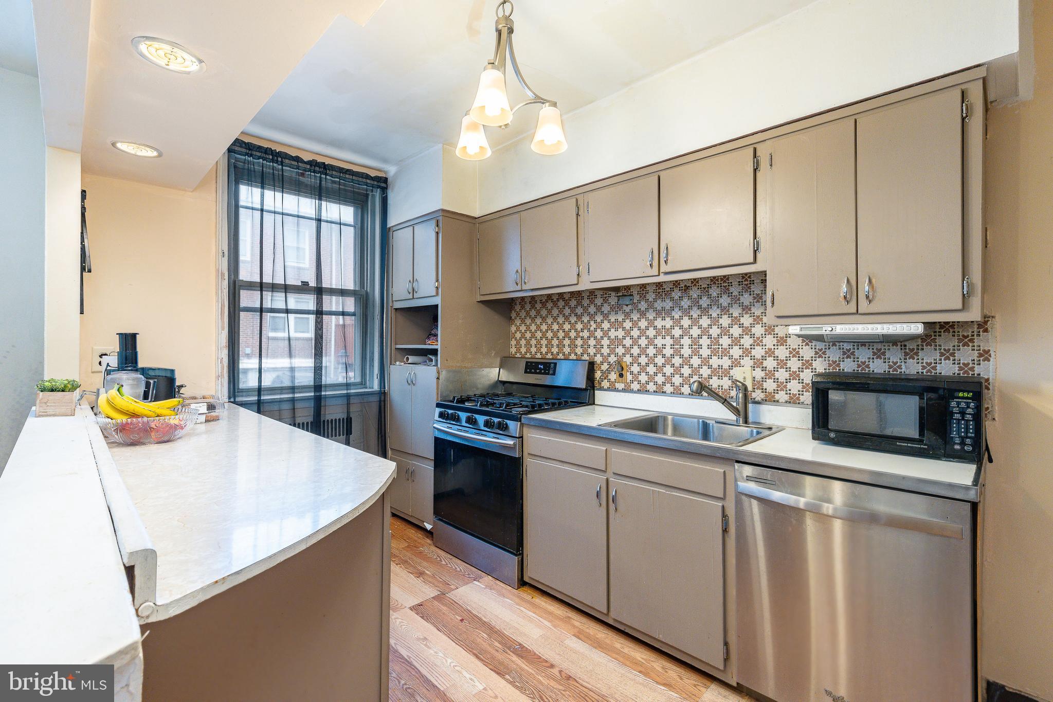 6282 Souder Street Philadelphia, PA 19149 - Photo 6 of 18 Kitchen
