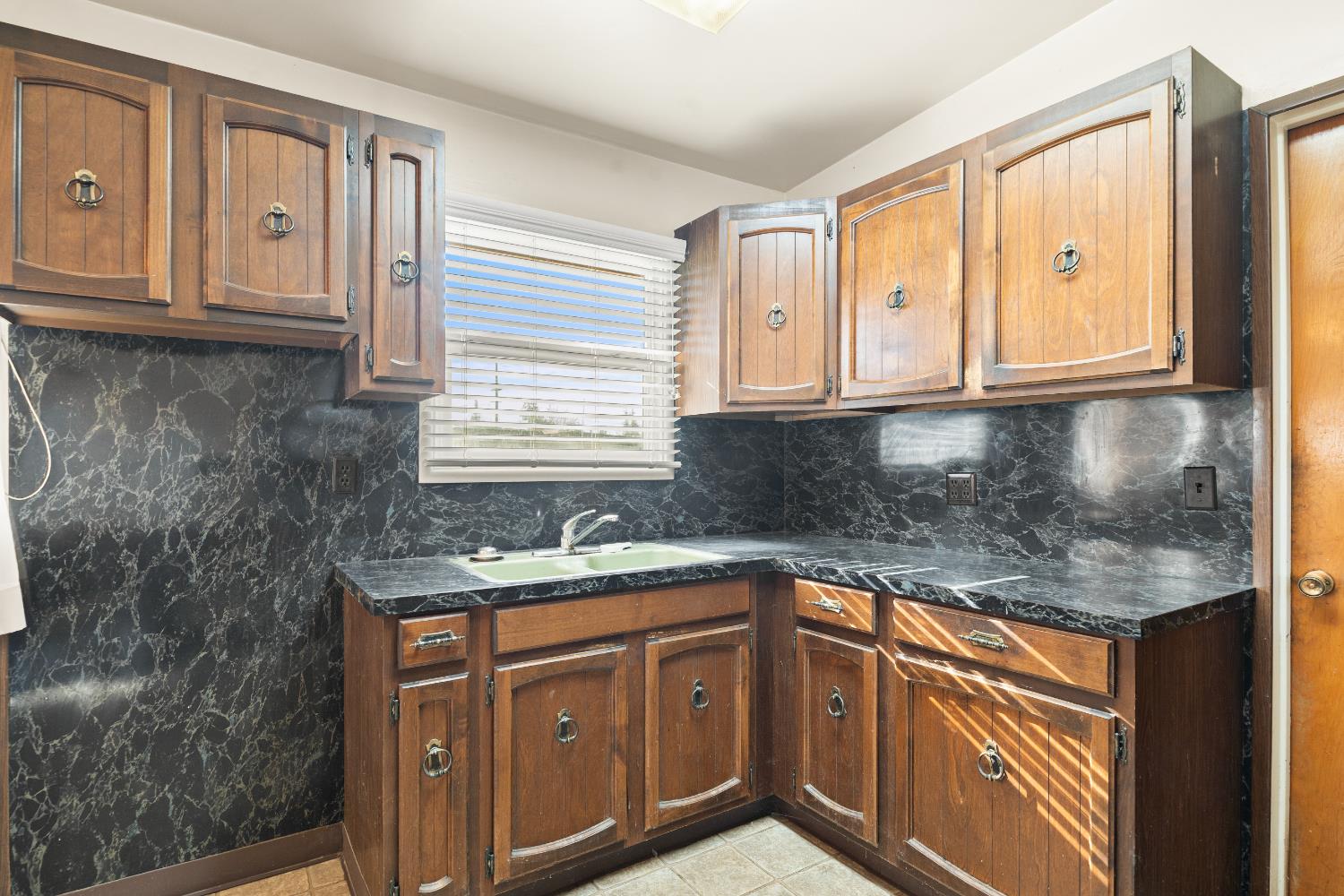 2043 Ellis Street Modesto, CA 95354 - Photo 15 of 44