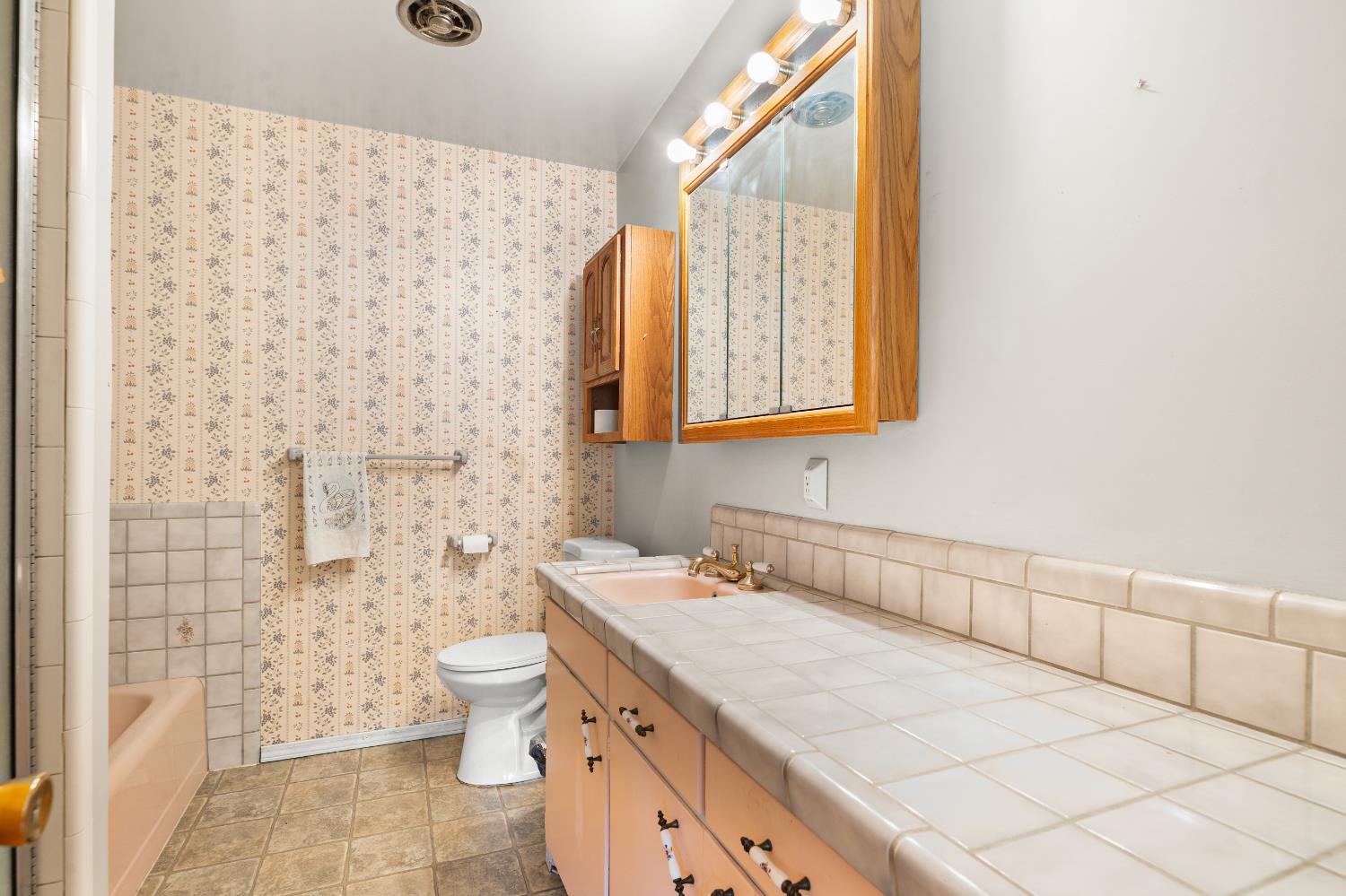 2043 Ellis Street Modesto, CA 95354 - Photo 19 of 44