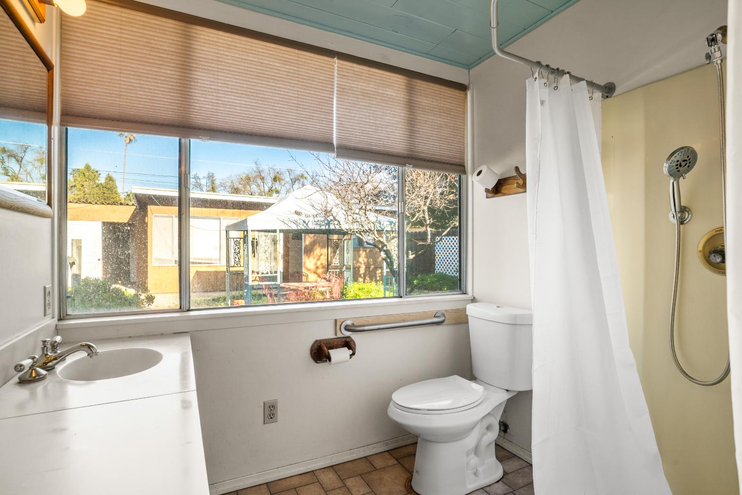 2043 Ellis Street Modesto, CA 95354 - Photo 31 of 44