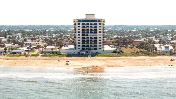 a view of terrace with city view