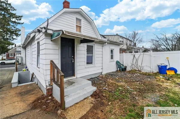$1,500 | 56 Caroline Avenue, Trenton, NJ 08610