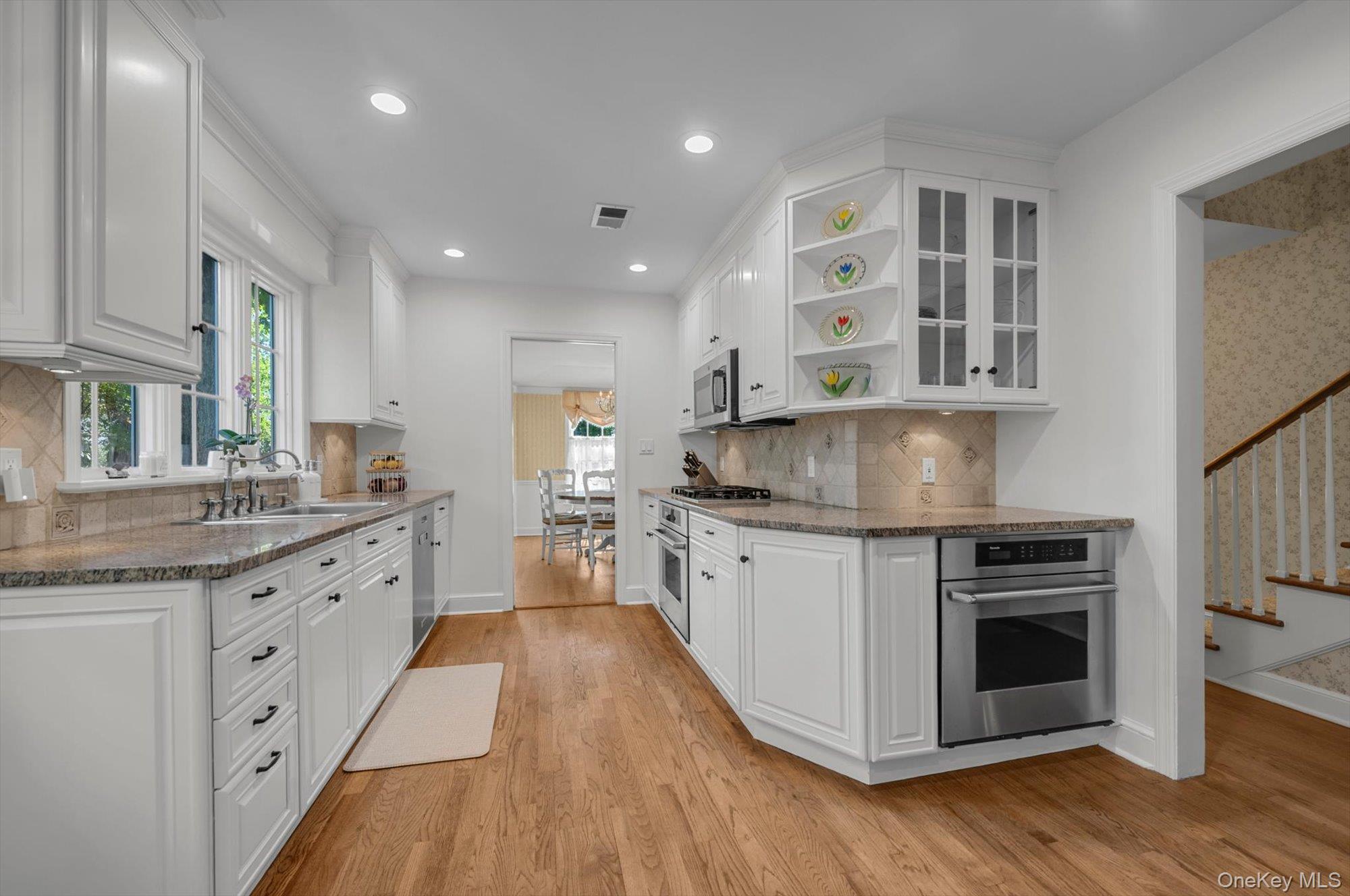 86 Summit Road Port Washington, NY 11050 - Photo 12 of 27 Gallery Image 12
