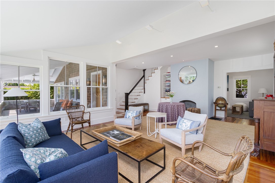 47 Longfellow Road Jamestown, RI 02835 - Photo 2 of 39